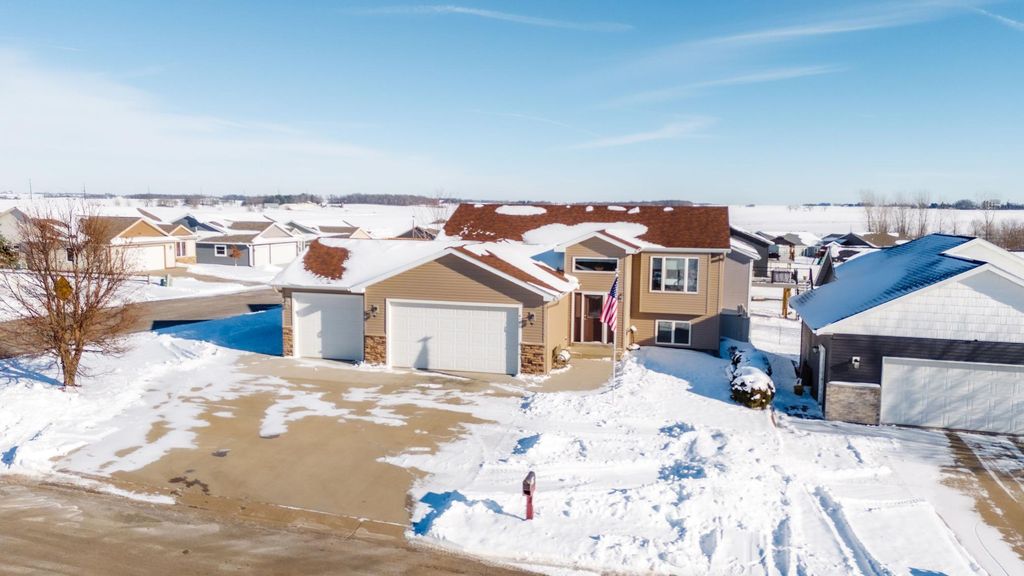 Photo of 615 5th St NE St, Plainview, MN 55964 (MLS # 6824838)