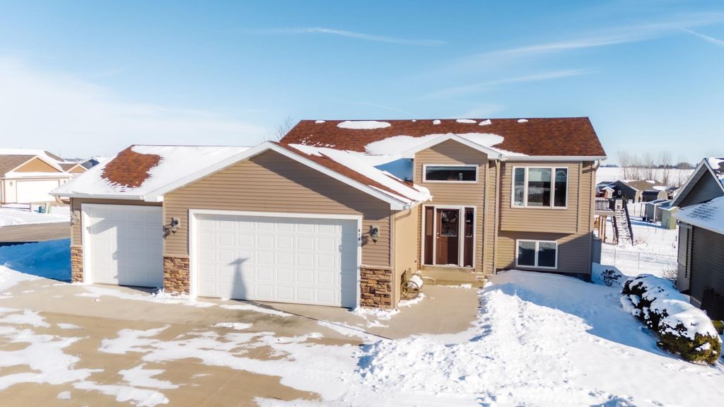 Photo of 615 5th St NE St, Plainview, MN 55964 (MLS # 6824838)