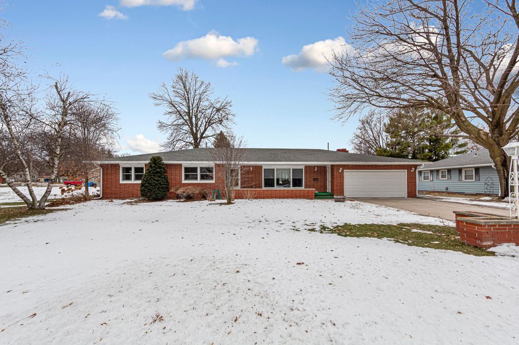 Photo of 421 Mcindoe Street, Owatonna, MN 55060 (MLS # 7007901)