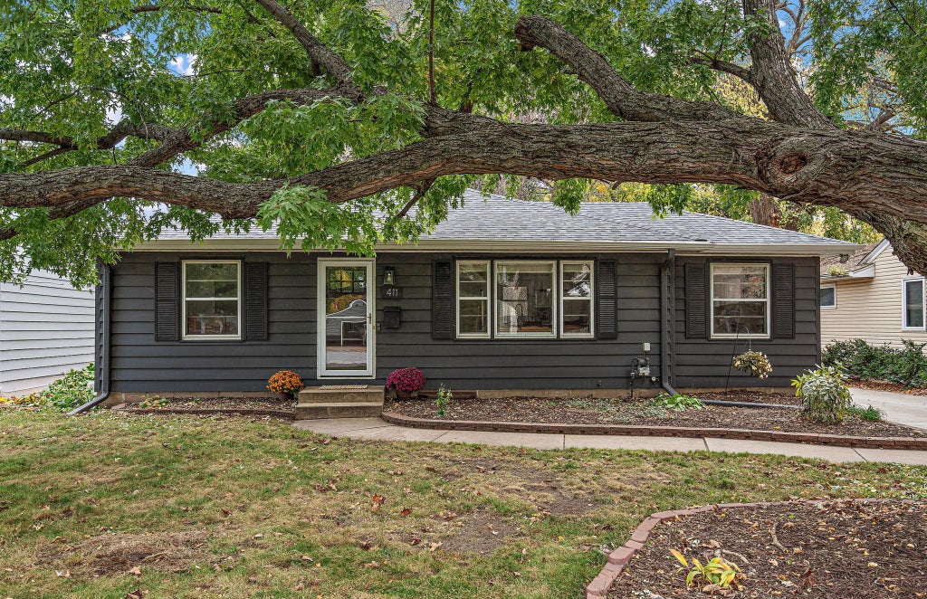 Photo of 411 Jefferson Avenue S, Edina, MN 55343 (MLS # 7152694)