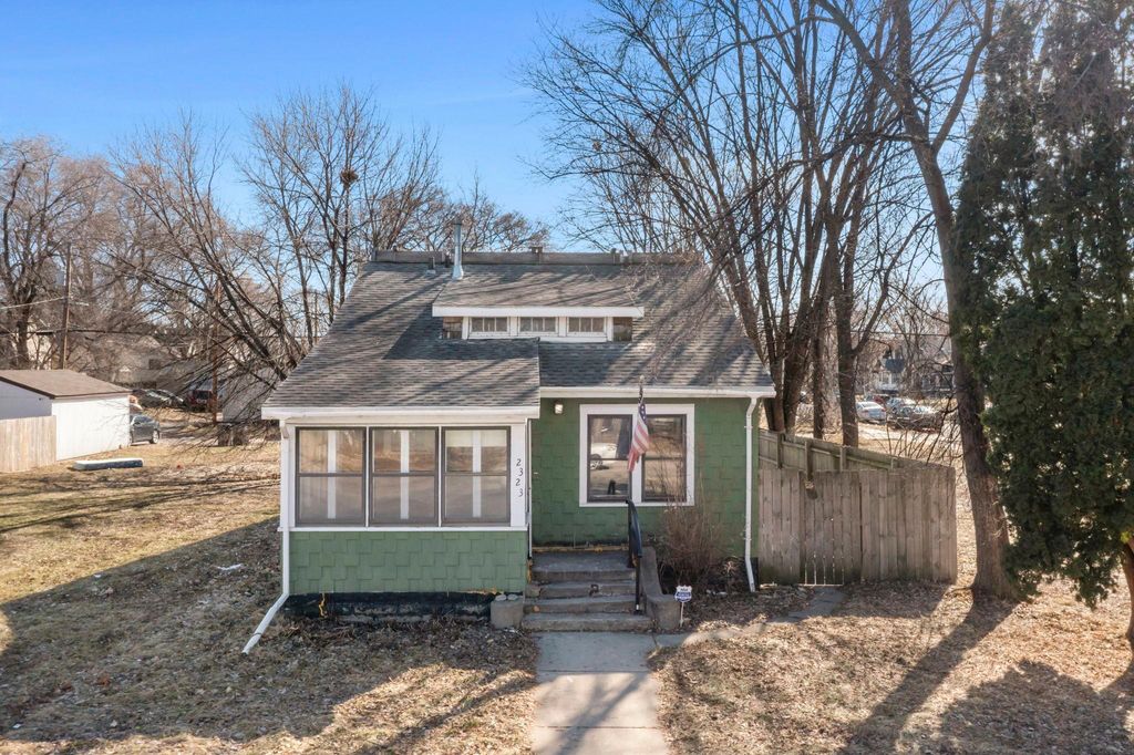 Photo of 2323 Golden Valley Road, Minneapolis, MN 55411 (MLS # 7033718)