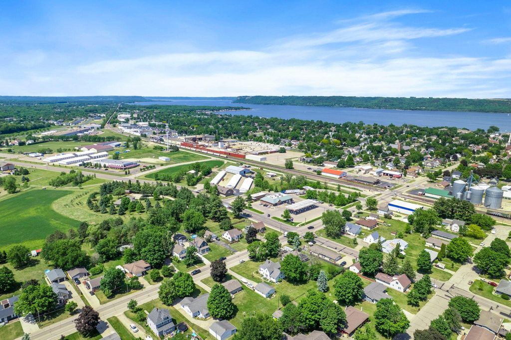 Photo of 1000 W Lyon Avenue, Lake City, MN 55041 (MLS # 7083473)