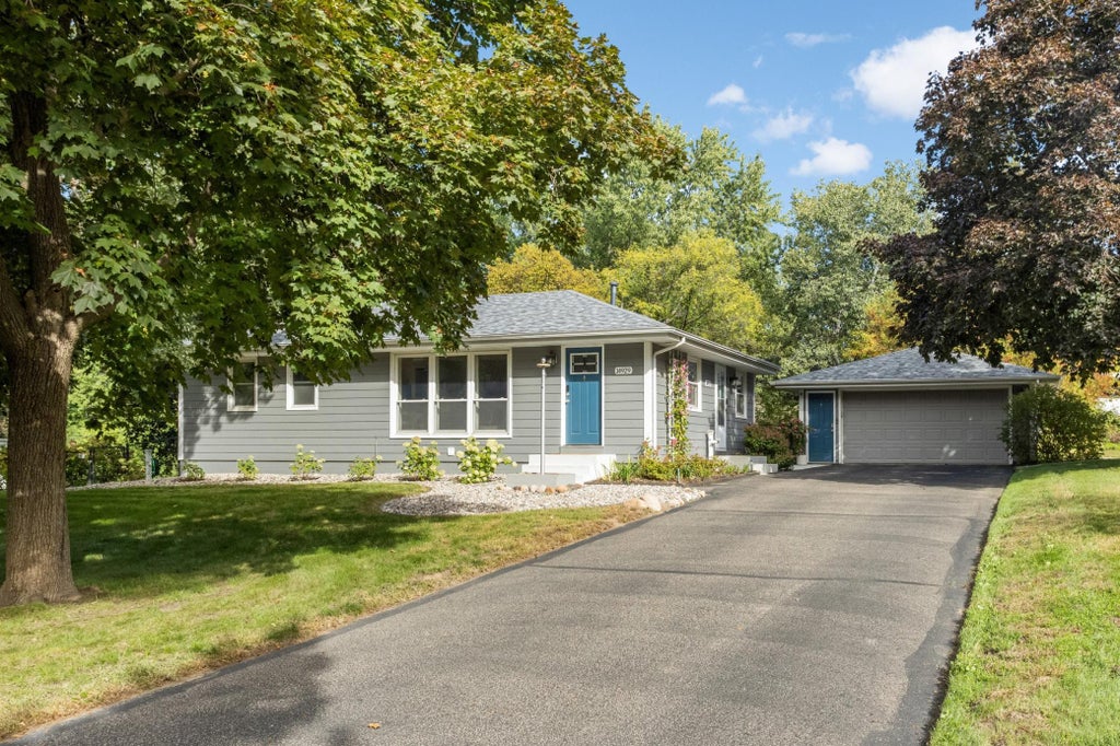 Photo of 14929 Deerwood Drive, Burnsville, MN 55306 (MLS # 7148401)