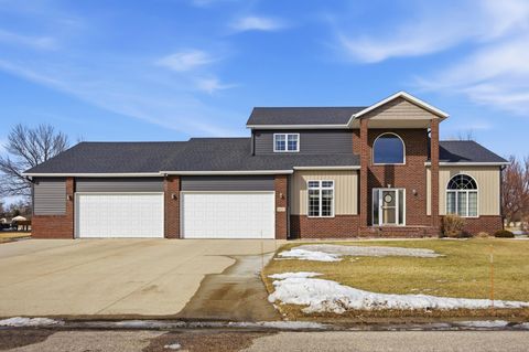 Photo of 645 Evergreen Circle, Oxbow, ND 58047 (MLS # 7030656)