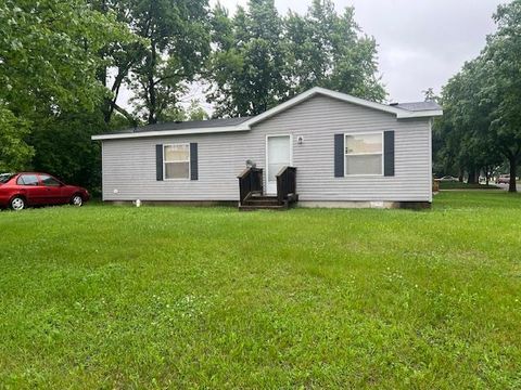 Photo of 527 South Street E, Litchfield, MN 55355 (MLS # 6749475)