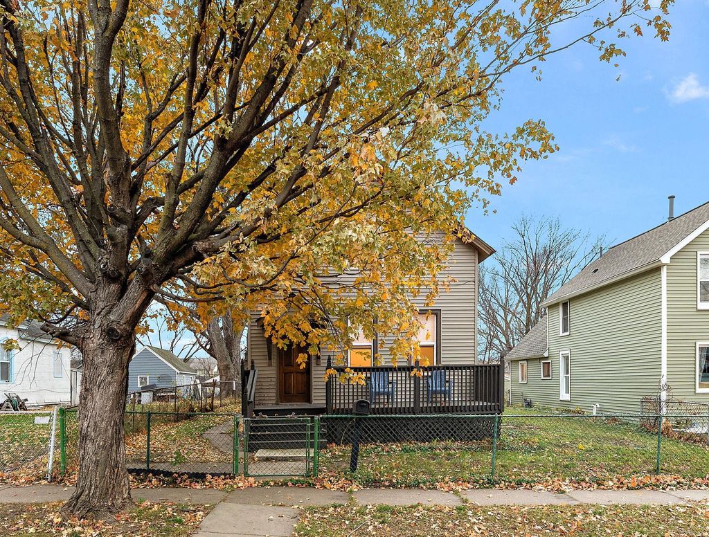 Photo of 116 Sycamore Street E, Saint Paul, MN 55117 (MLS # 7051838)