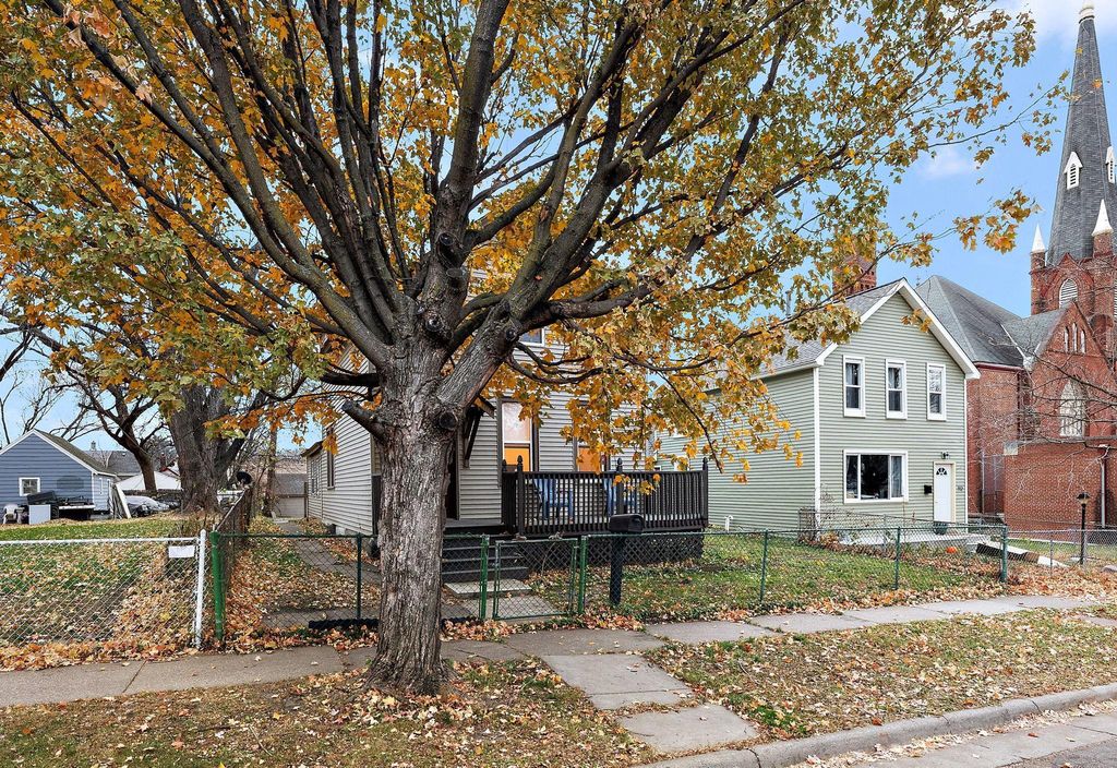 Photo of 116 Sycamore Street E, Saint Paul, MN 55117 (MLS # 7051838)