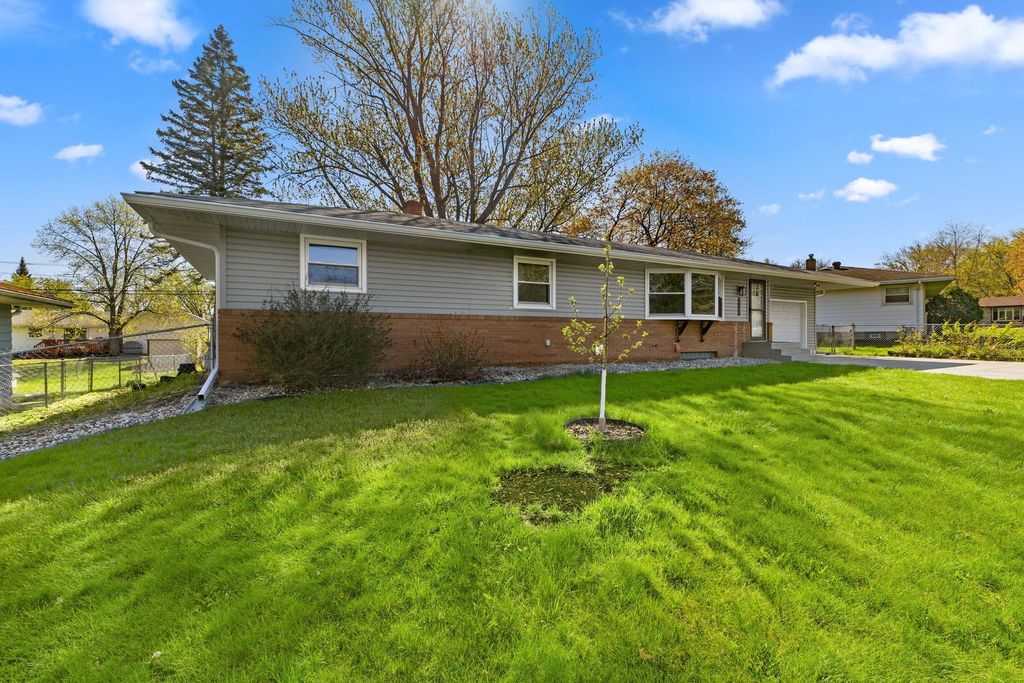 Photo of 2780 Marion Street, Roseville, MN 55113 (MLS # 7059903)