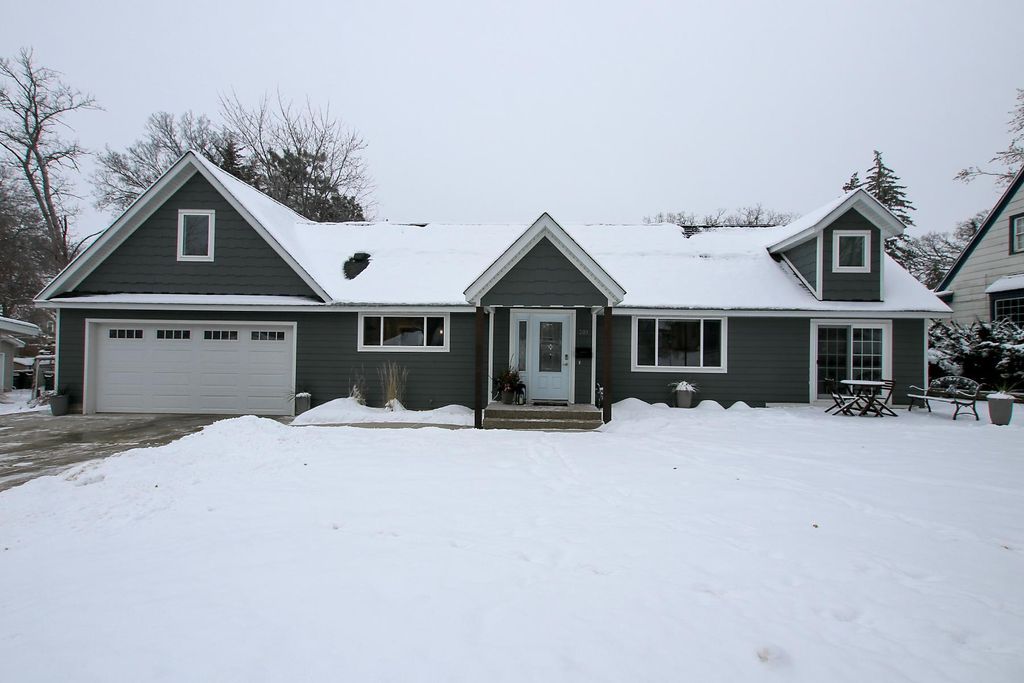 Photo of 301 Dale Street SW, Hutchinson, MN 55350 (MLS # 6825370)