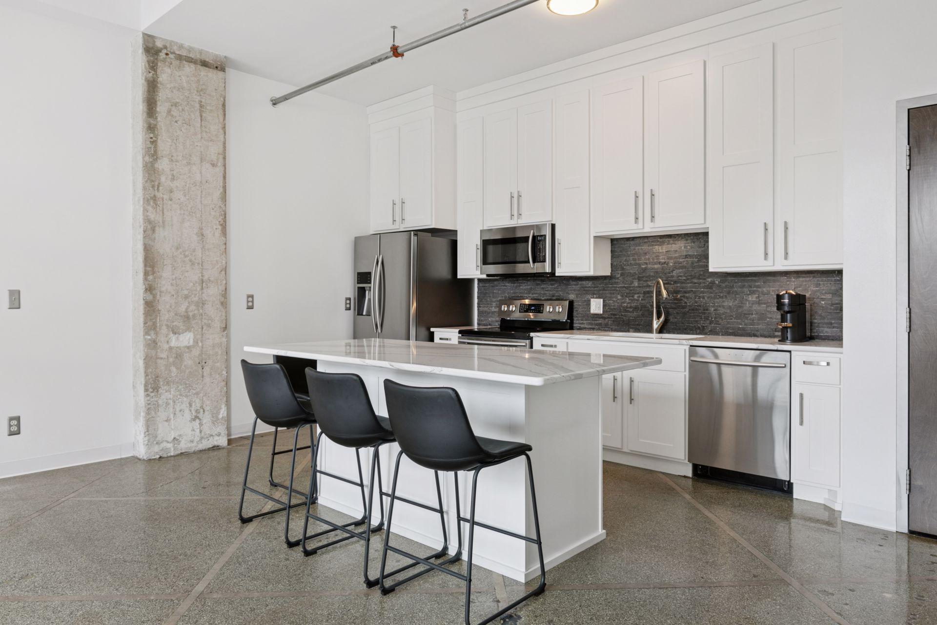 350 Saint Peter Street 908