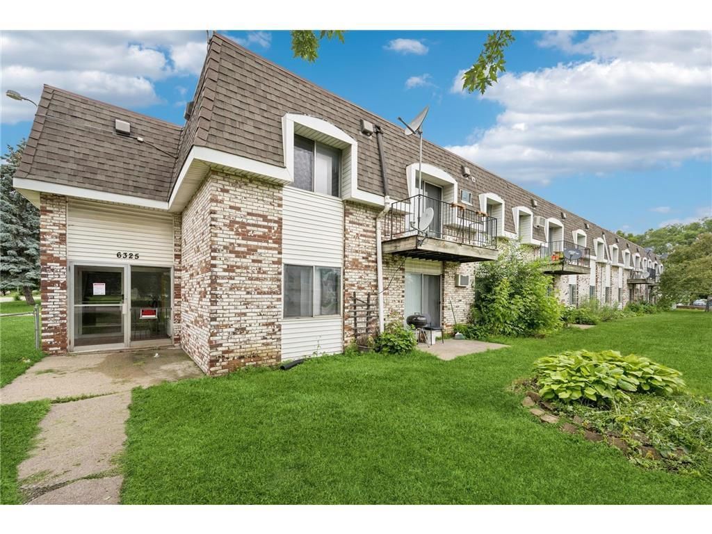 Photo of 6325 Douglas Drive N, Brooklyn Park, MN 55429 (MLS # 7004413)