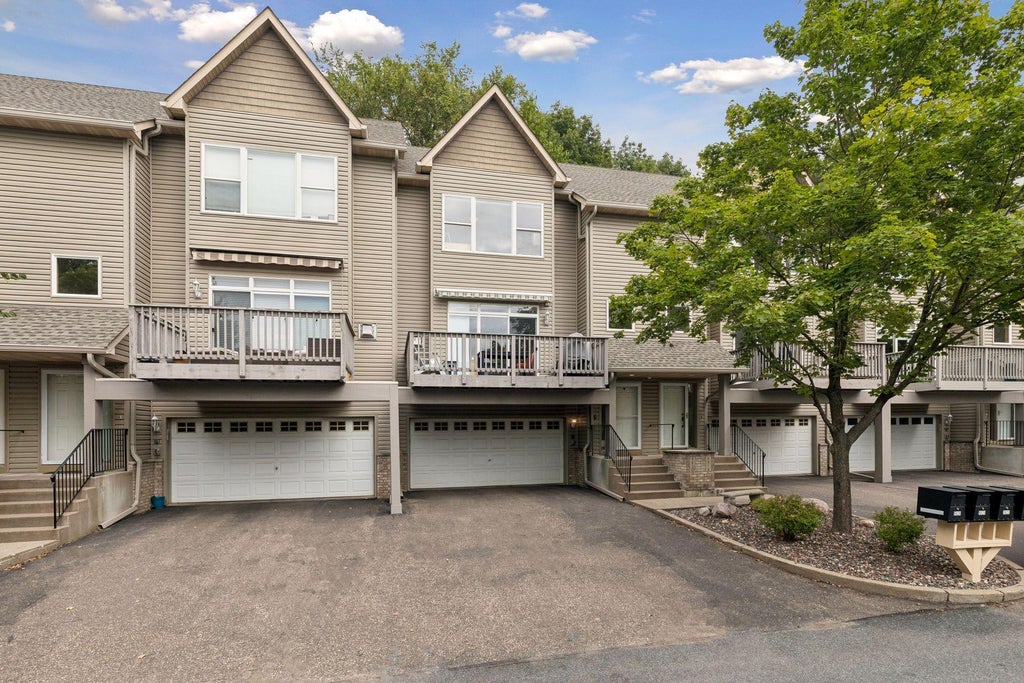Photo of 9820 Cove Drive, Minnetonka, MN 55305 (MLS # 7149368)