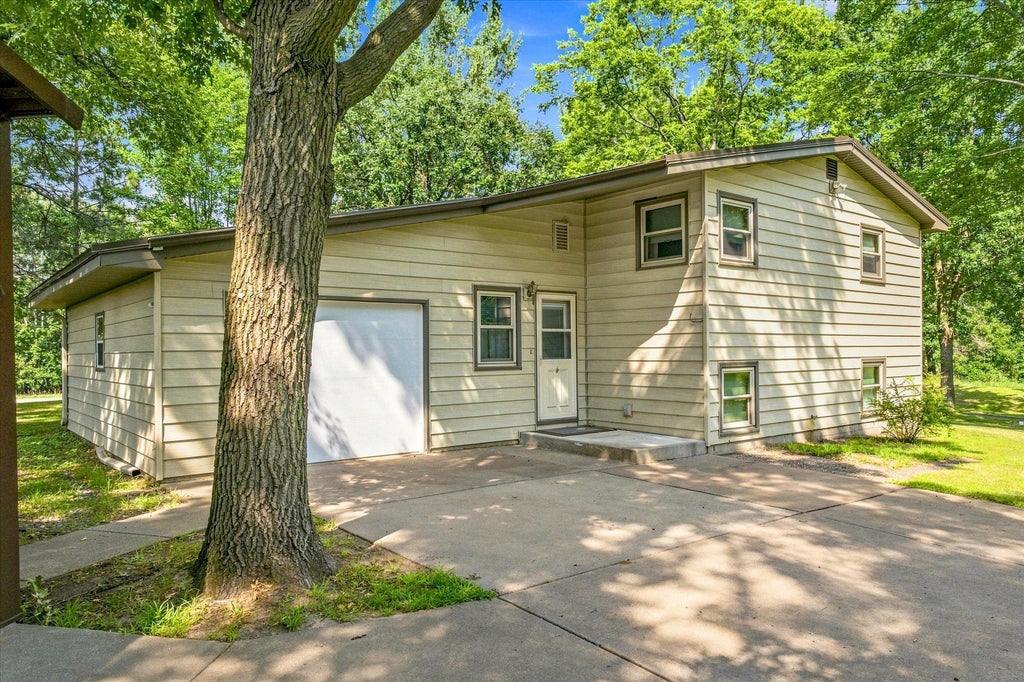 Photo of 6370 County Road 5 NW, Isanti, MN 55040 (MLS # 7128337)
