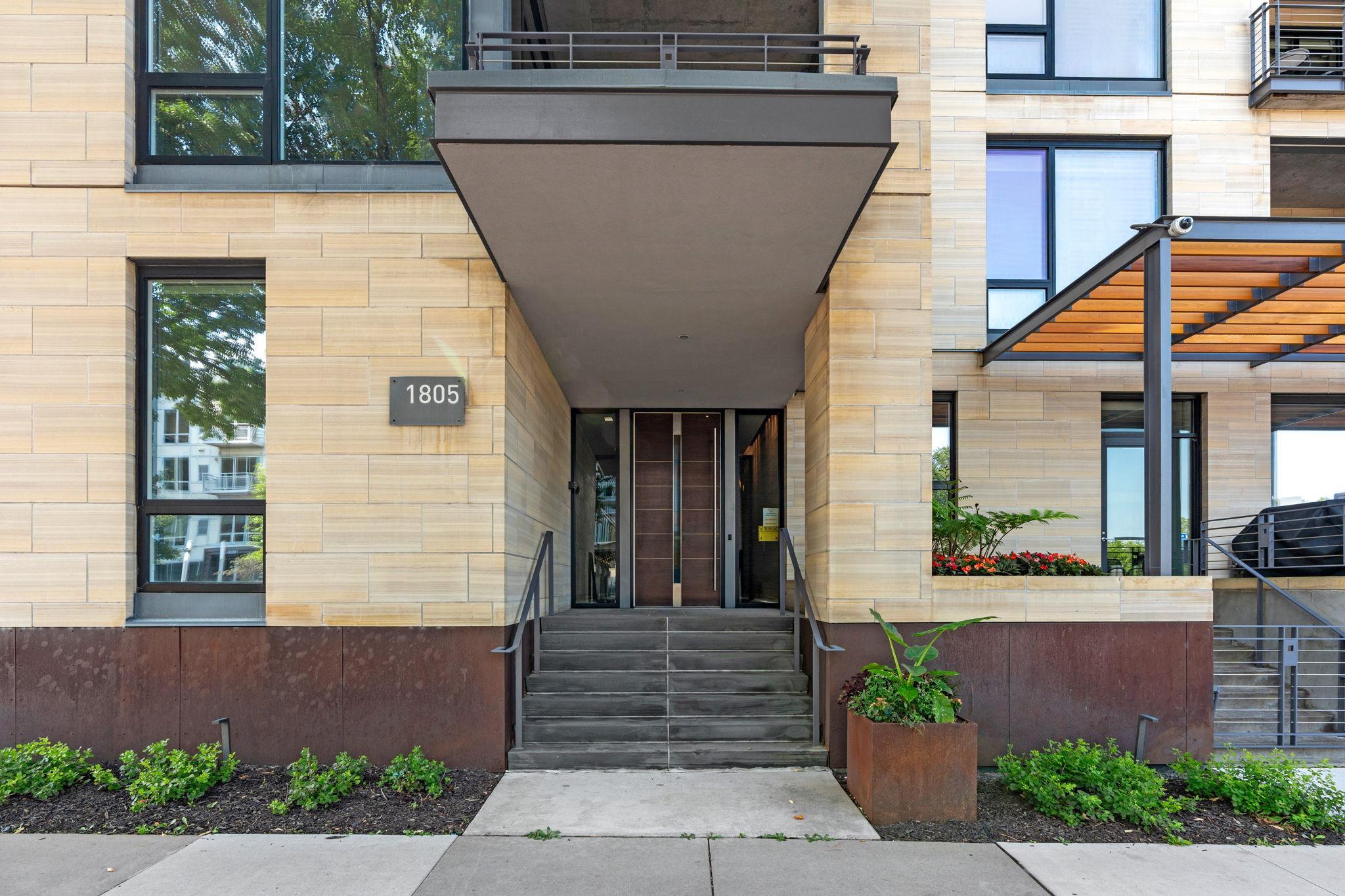 1805 W Lake Street 502