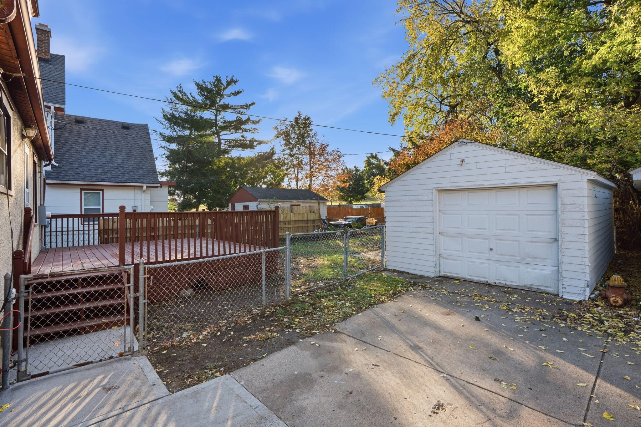 44 Magnolia Avenue W
