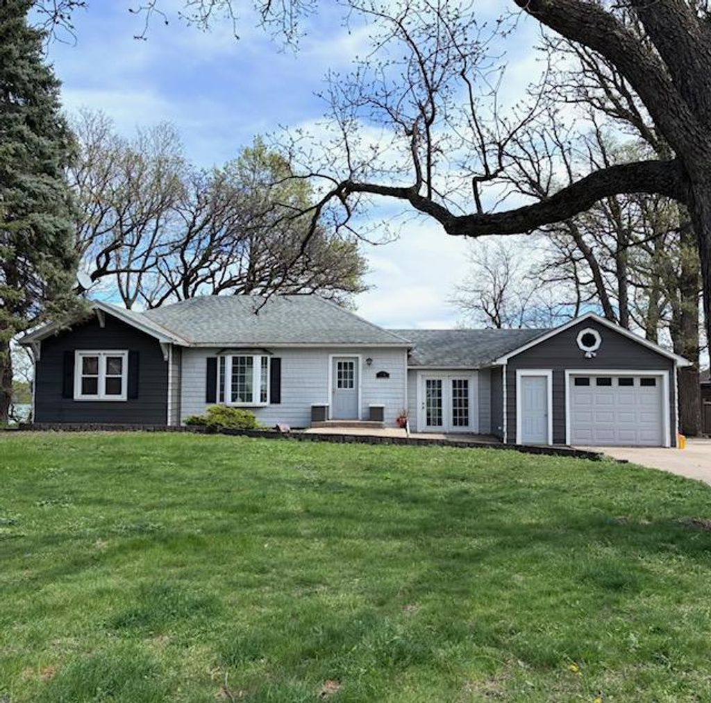 Photo of 775 Shoreacres Drive, Fairmont, MN 56031 (MLS # 7078086)