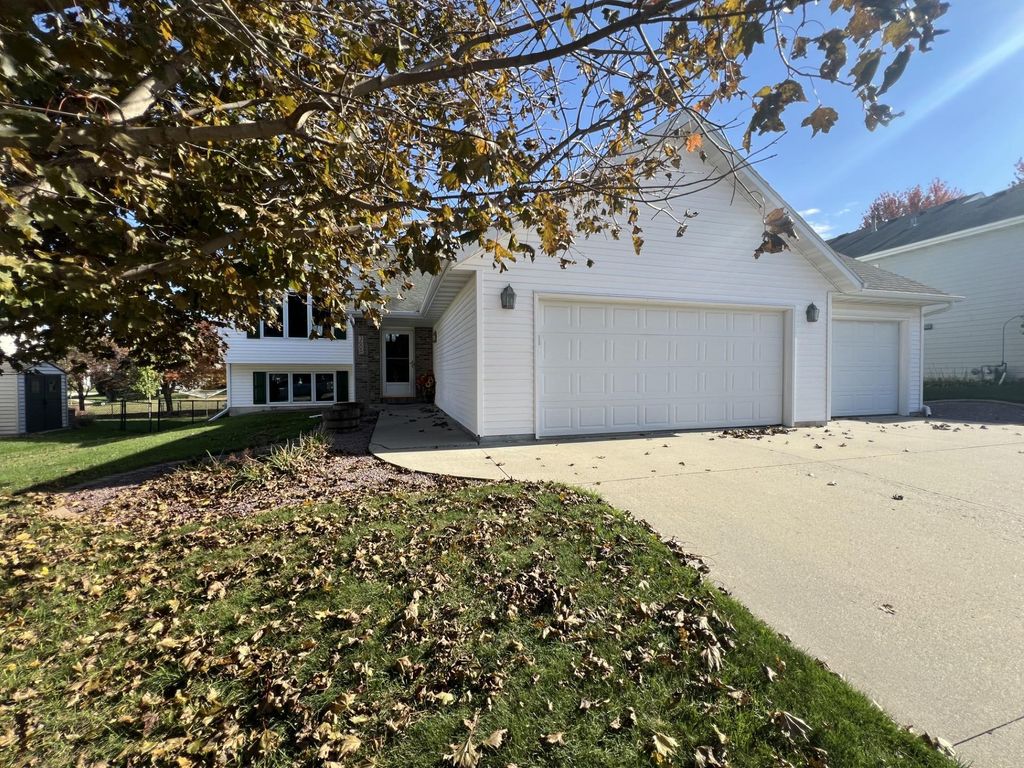 Photo of 3608 Ironwood Court SW, Rochester, MN 55902 (MLS # 6809852)