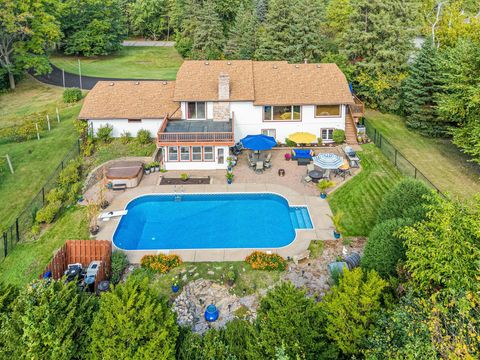 10 Hay Camp Road North Oaks MN 55127