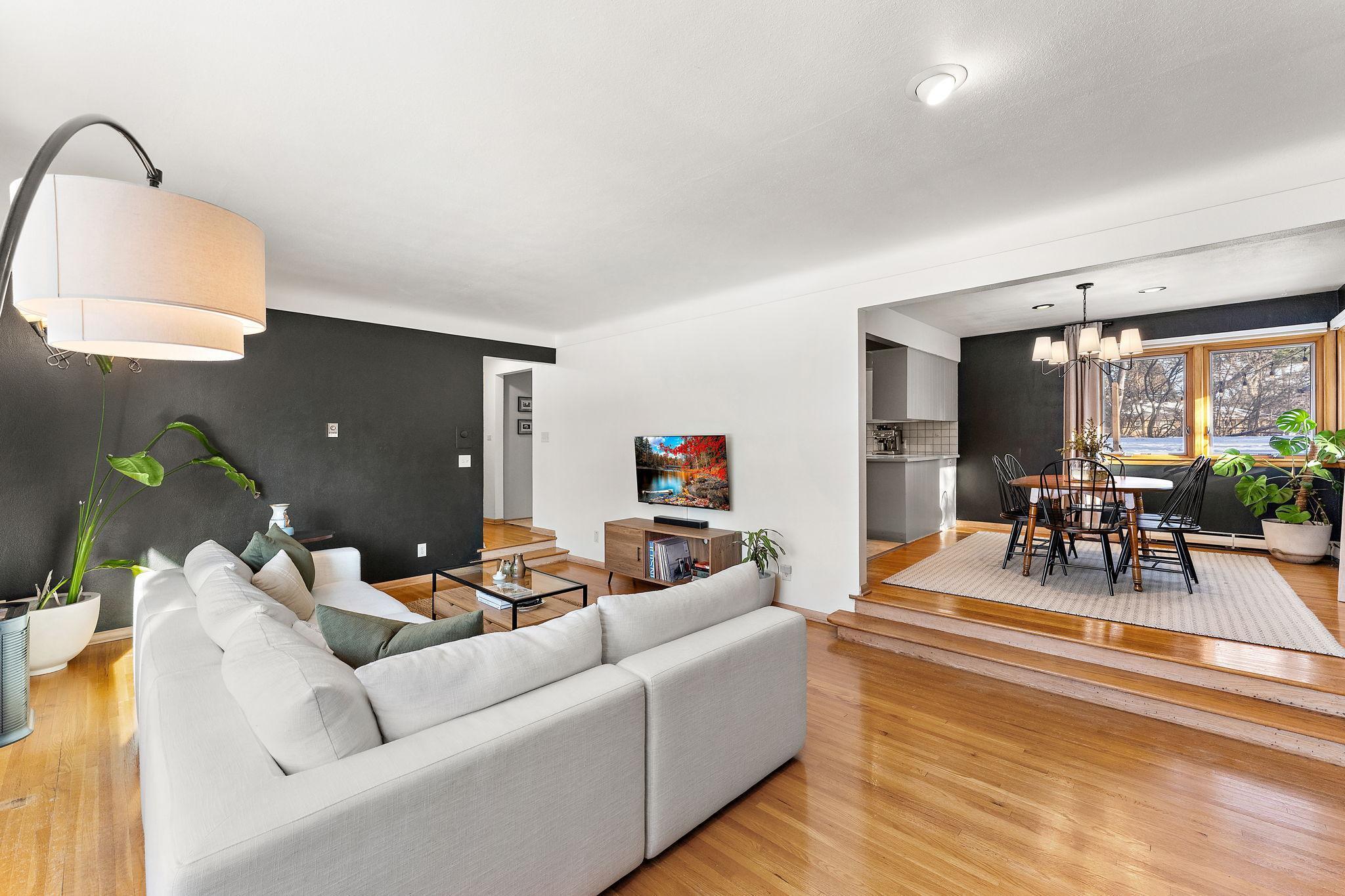 3100 Oxford Street N