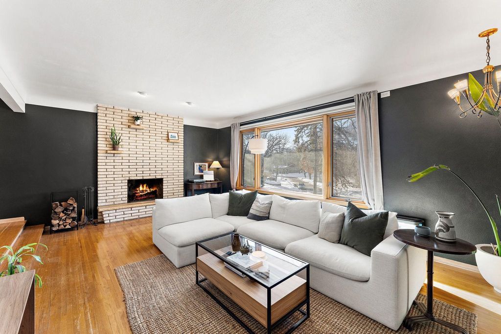 Photo of 3100 Oxford Street N, Roseville, MN 55113 (MLS # 7008148)