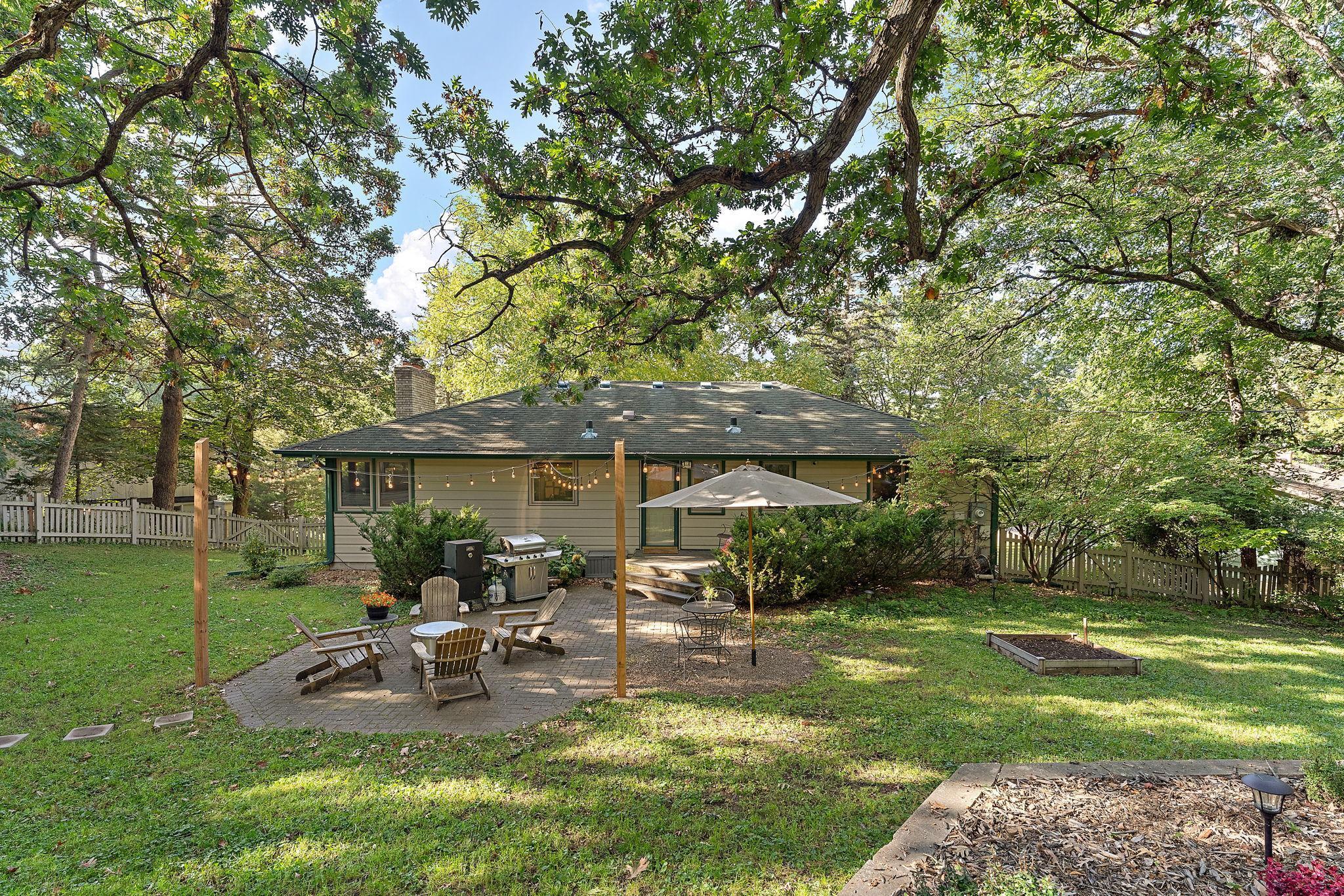 3100 Oxford Street N