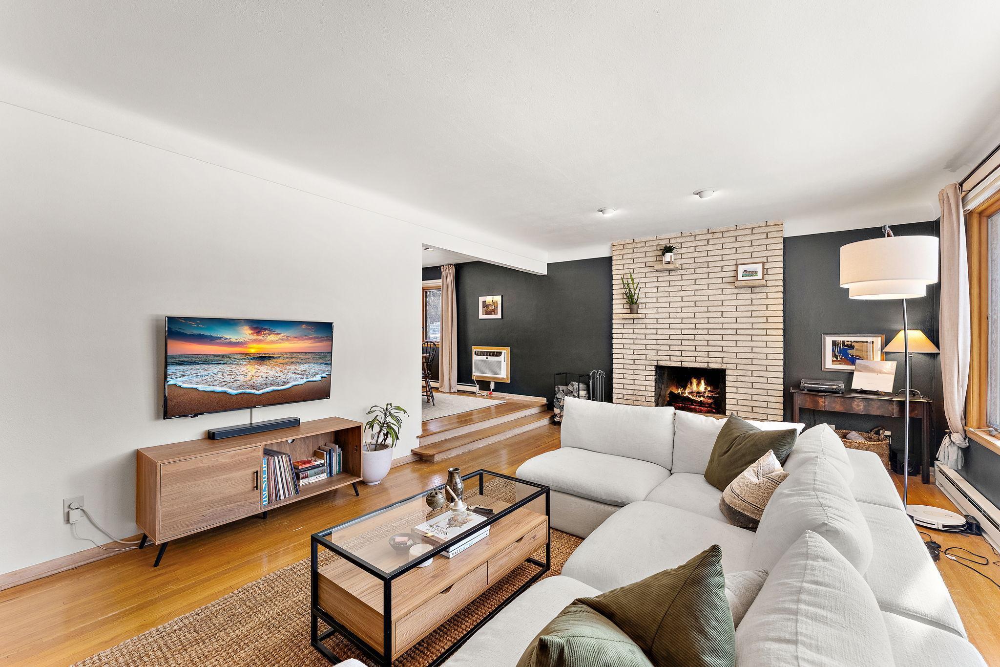 3100 Oxford Street N