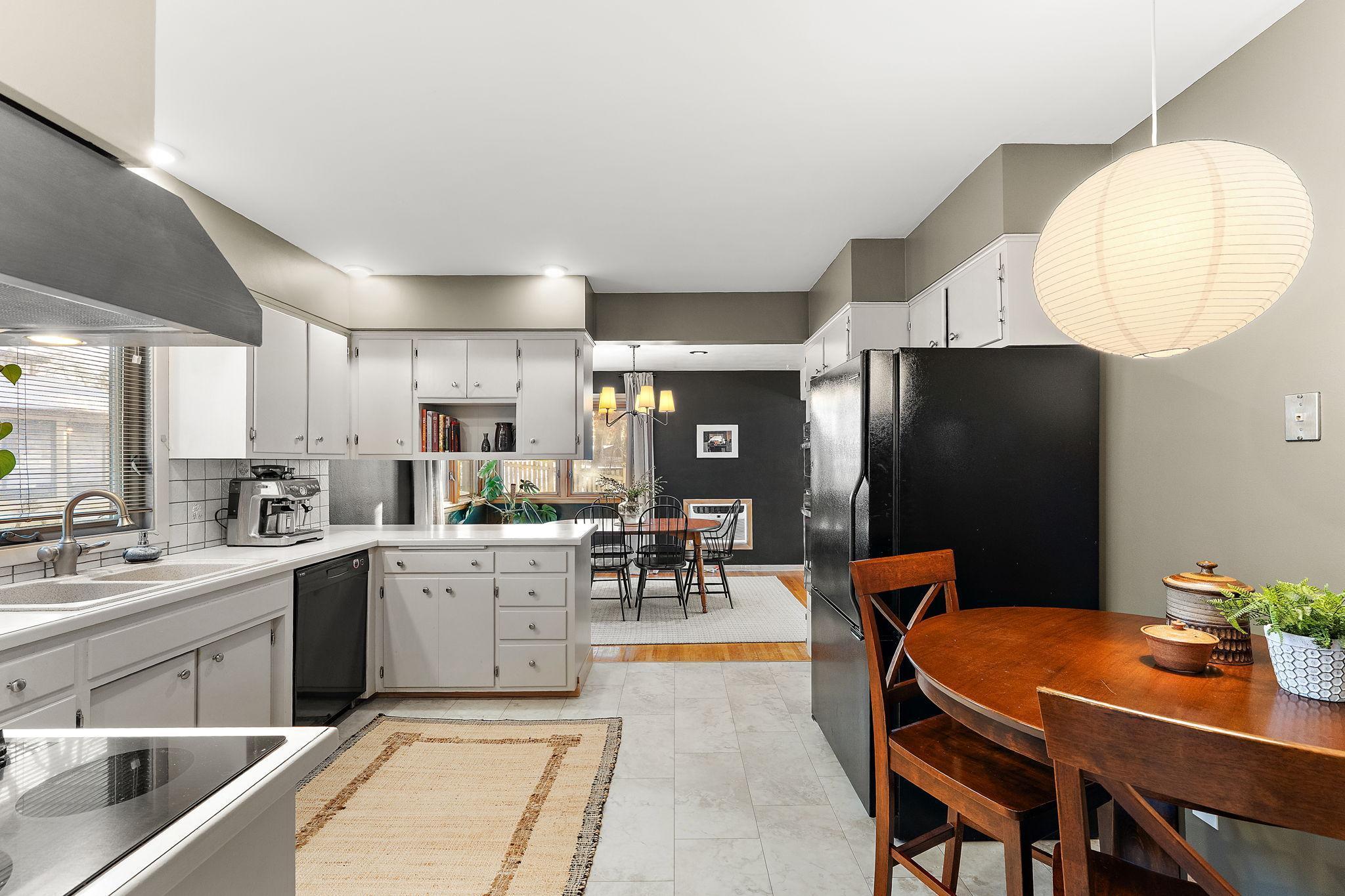 3100 Oxford Street N