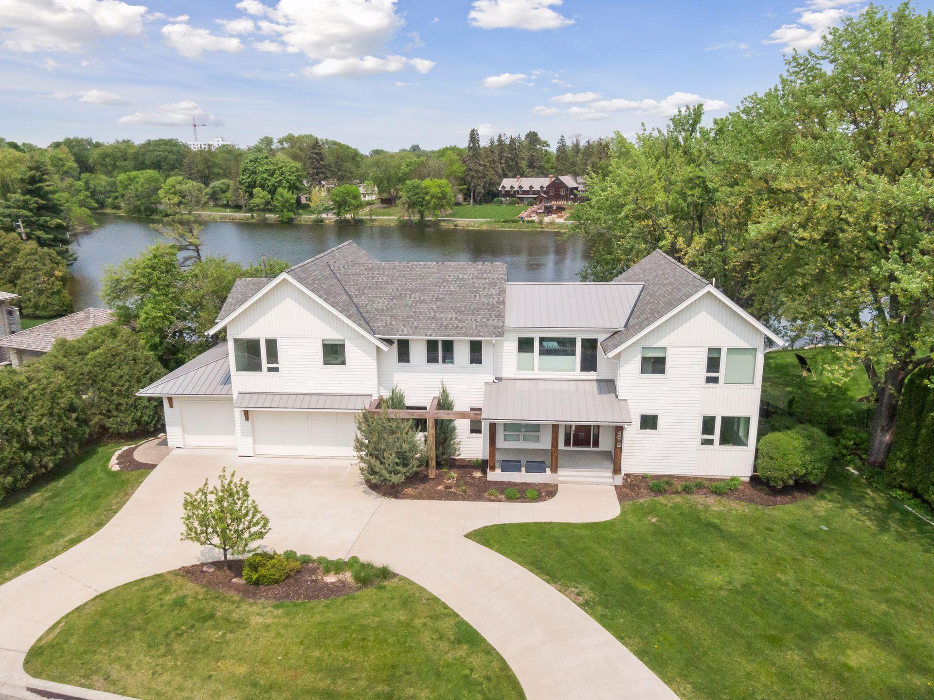 4812 Lakeview Drive