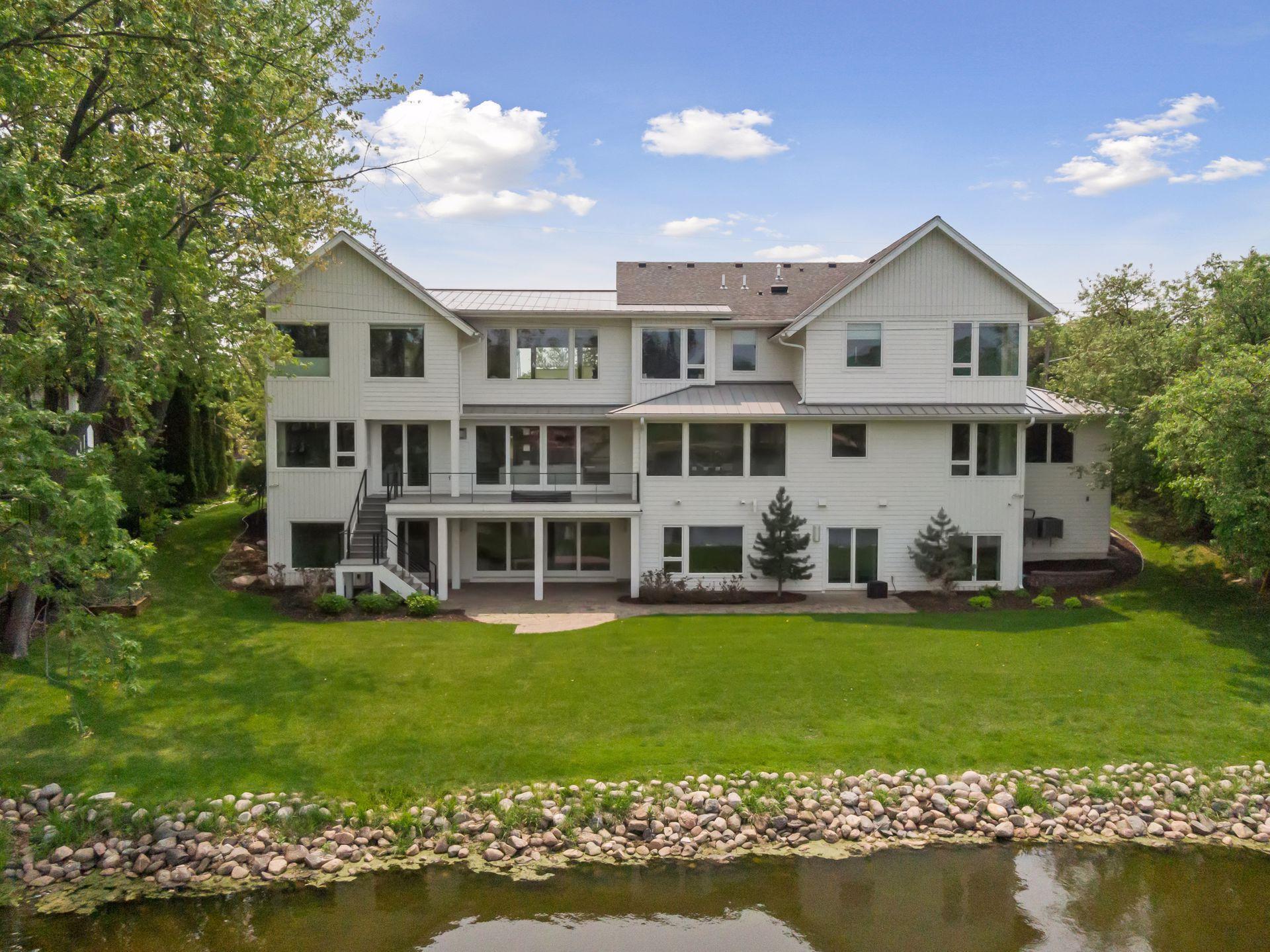 4812 Lakeview Drive