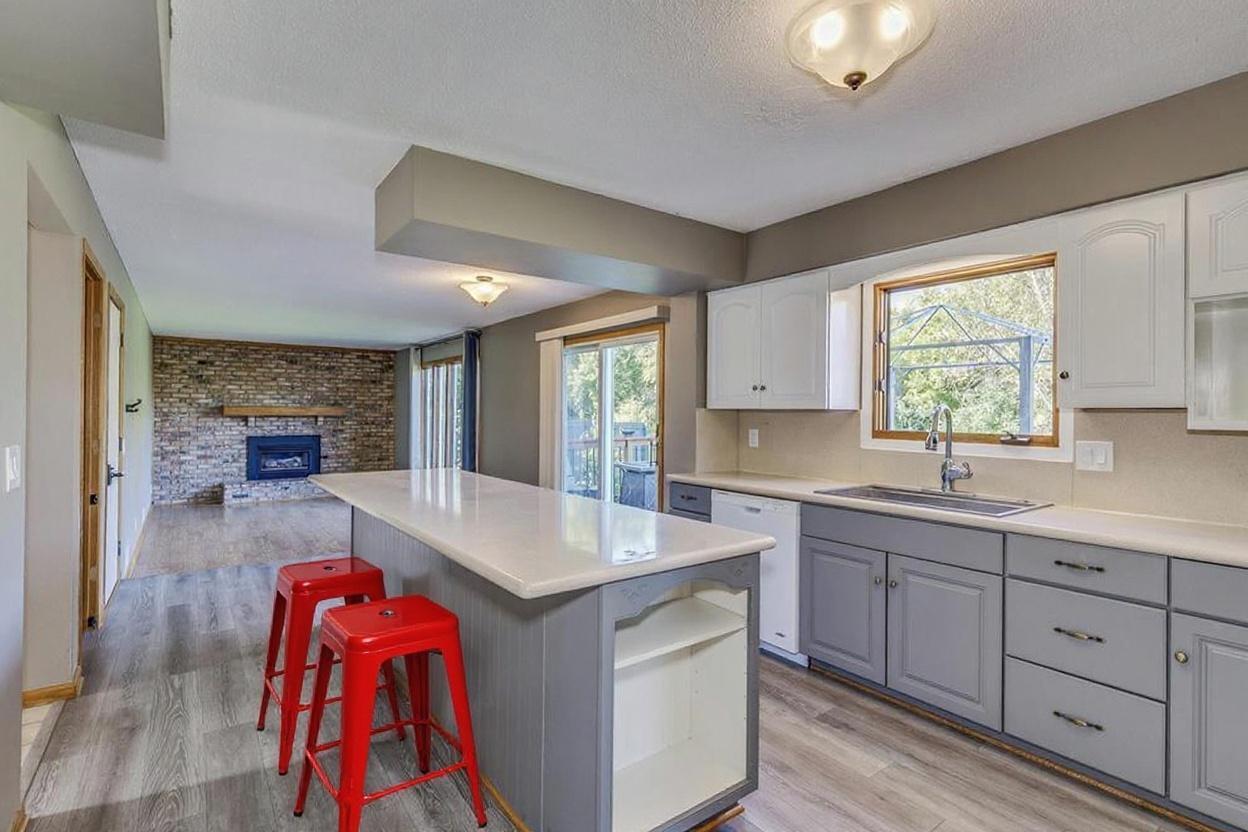 15979 Harwell Avenue