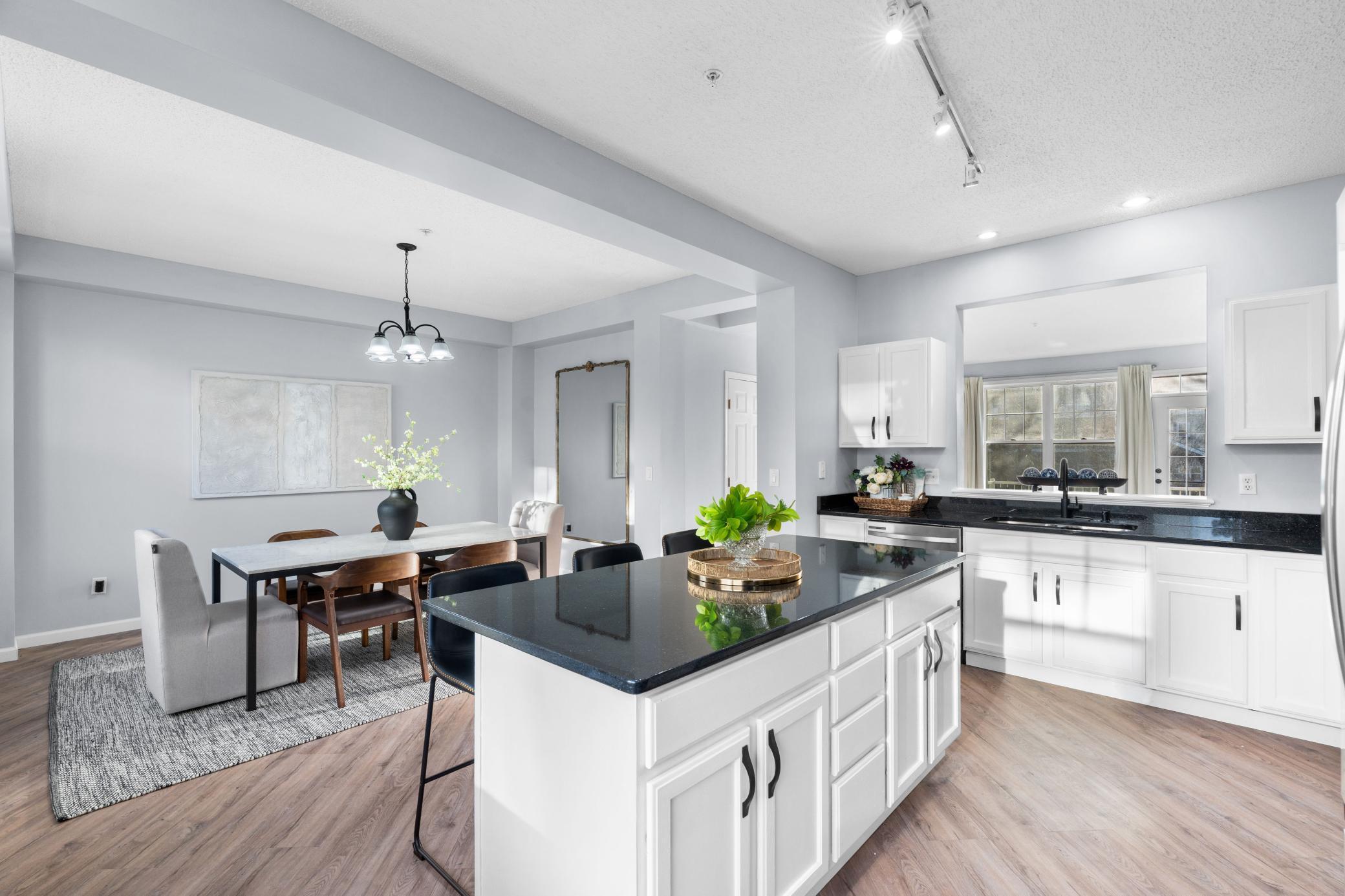 1667 Village Trail E 5