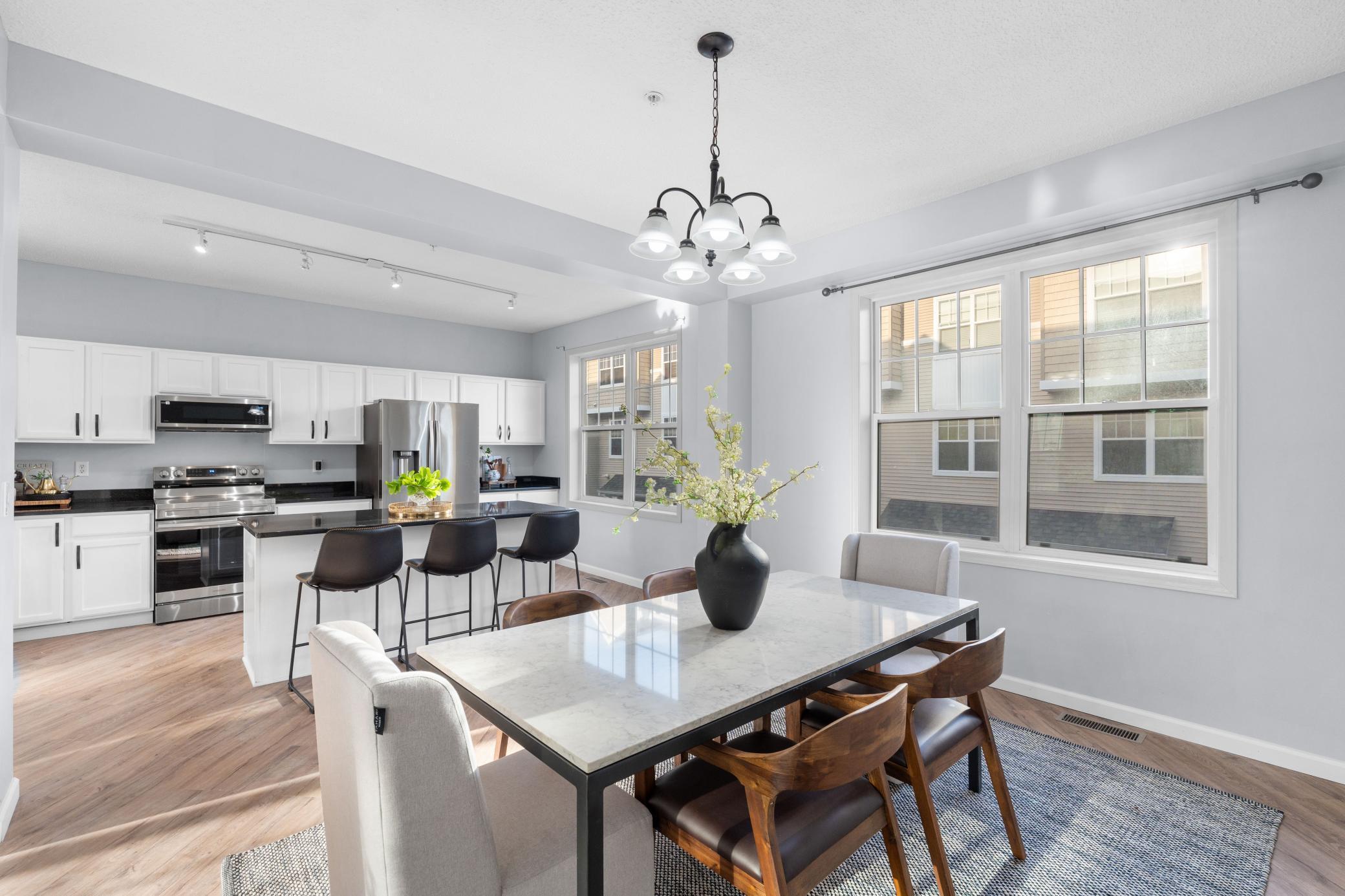 1667 Village Trail E 5