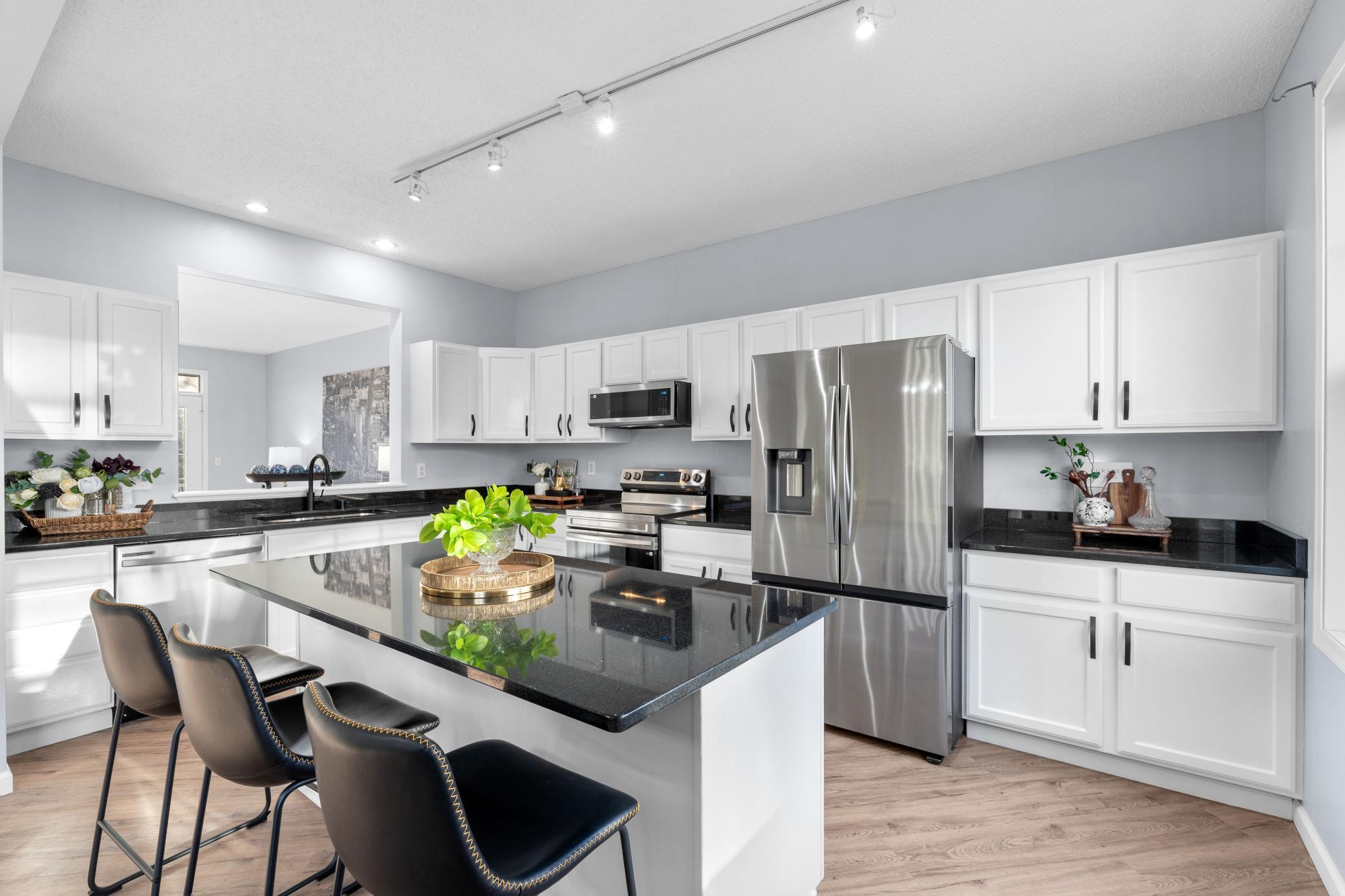 1667 Village Trail E 5