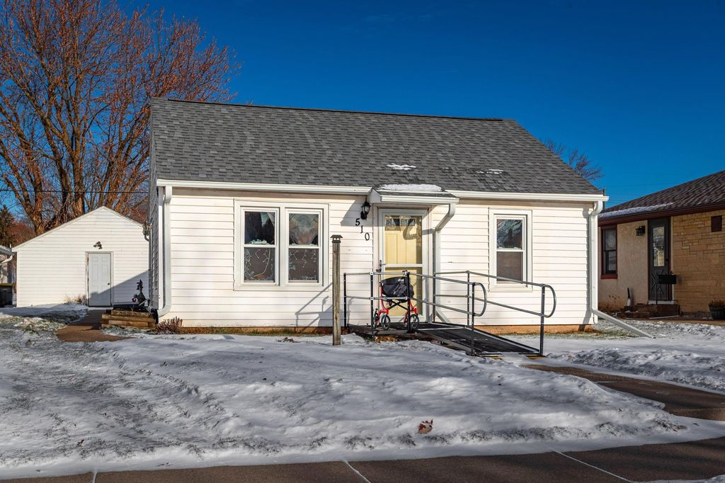 Photo of 510 N 1st Street, La Crescent, MN 55947 (MLS # 6824594)