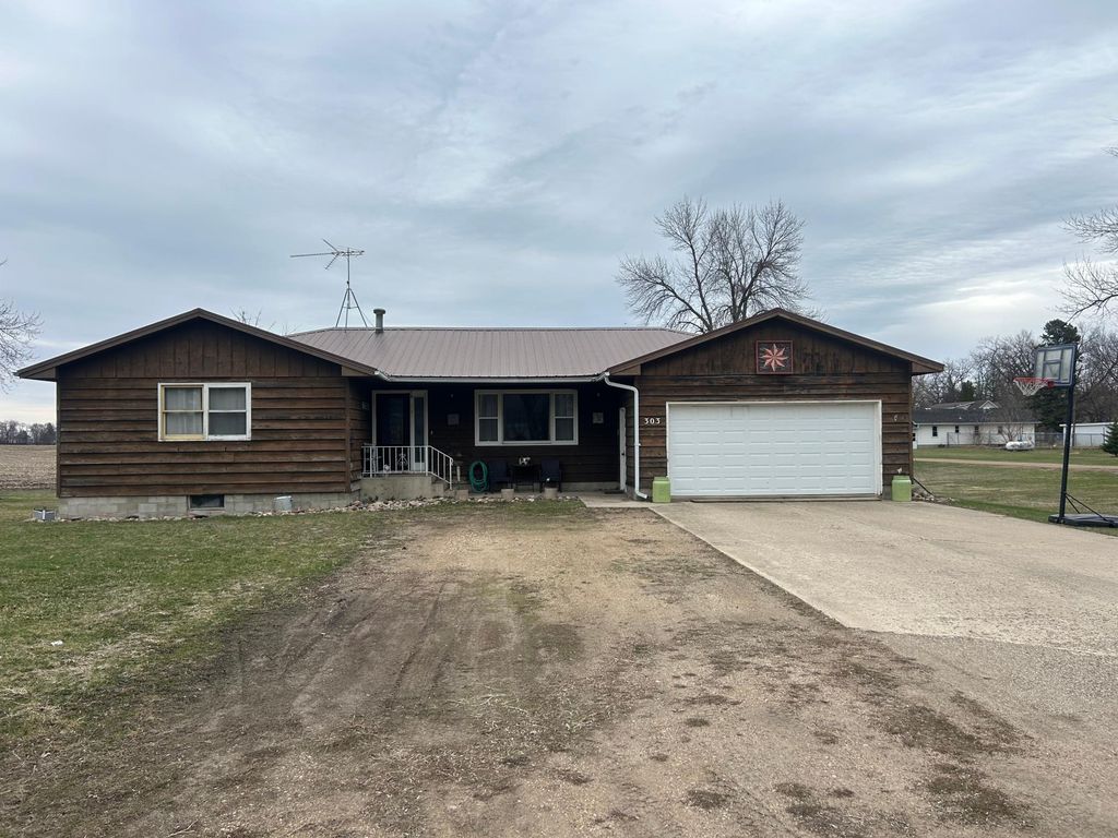 Photo of 303 N Clark Street, Ceylon, MN 56121 (MLS # 7051621)