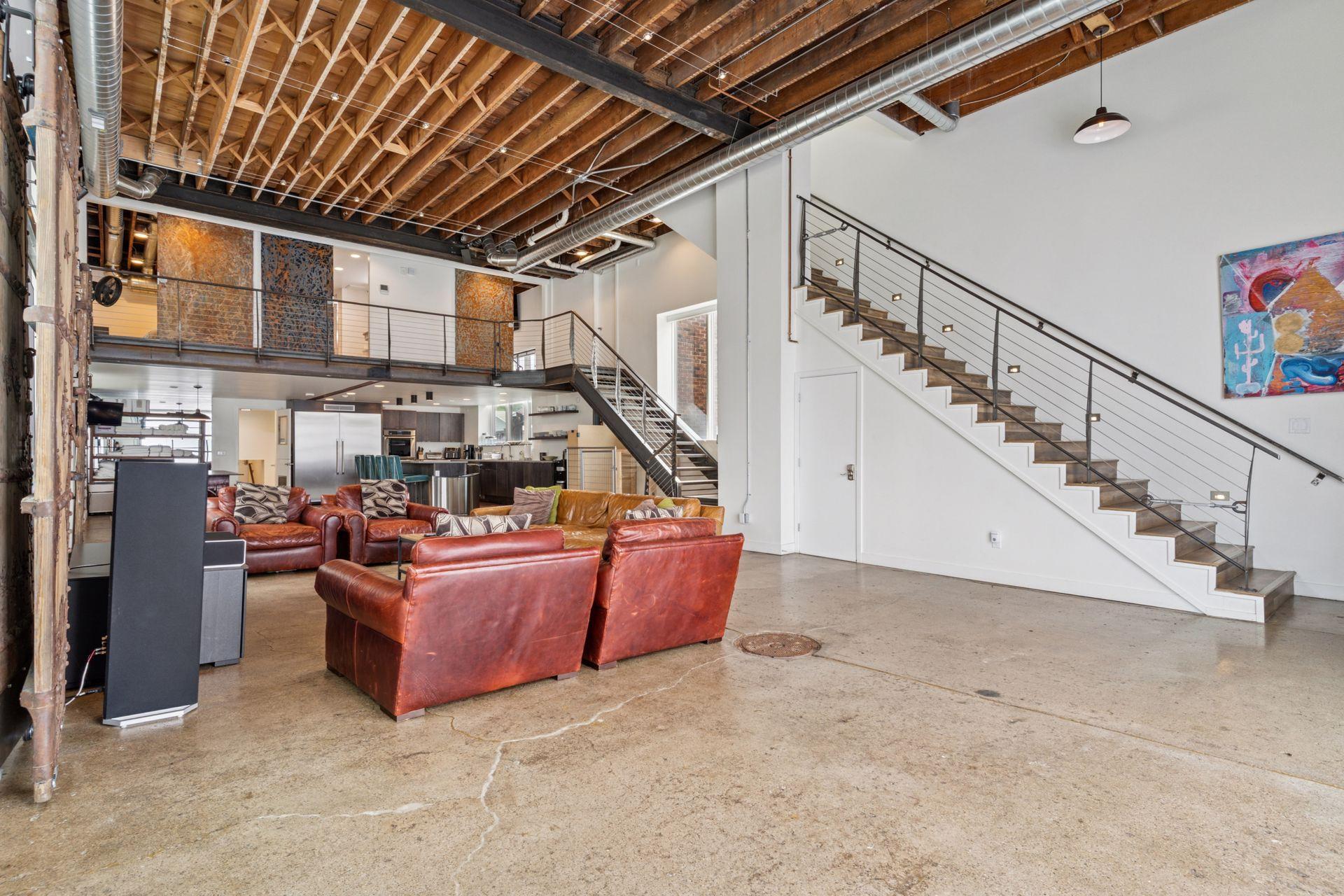 1290 Snelling Avenue N