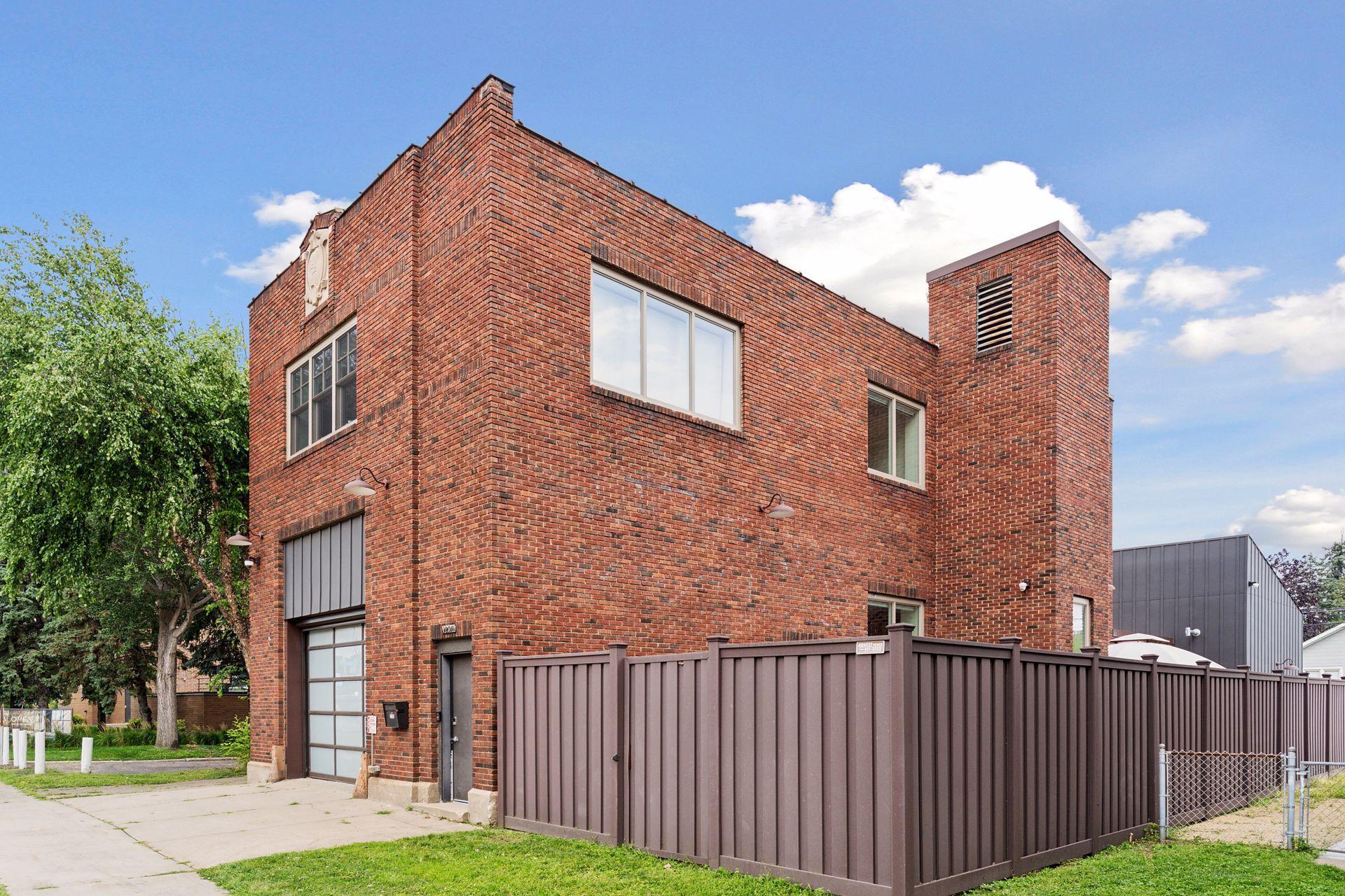 1290 Snelling Avenue N