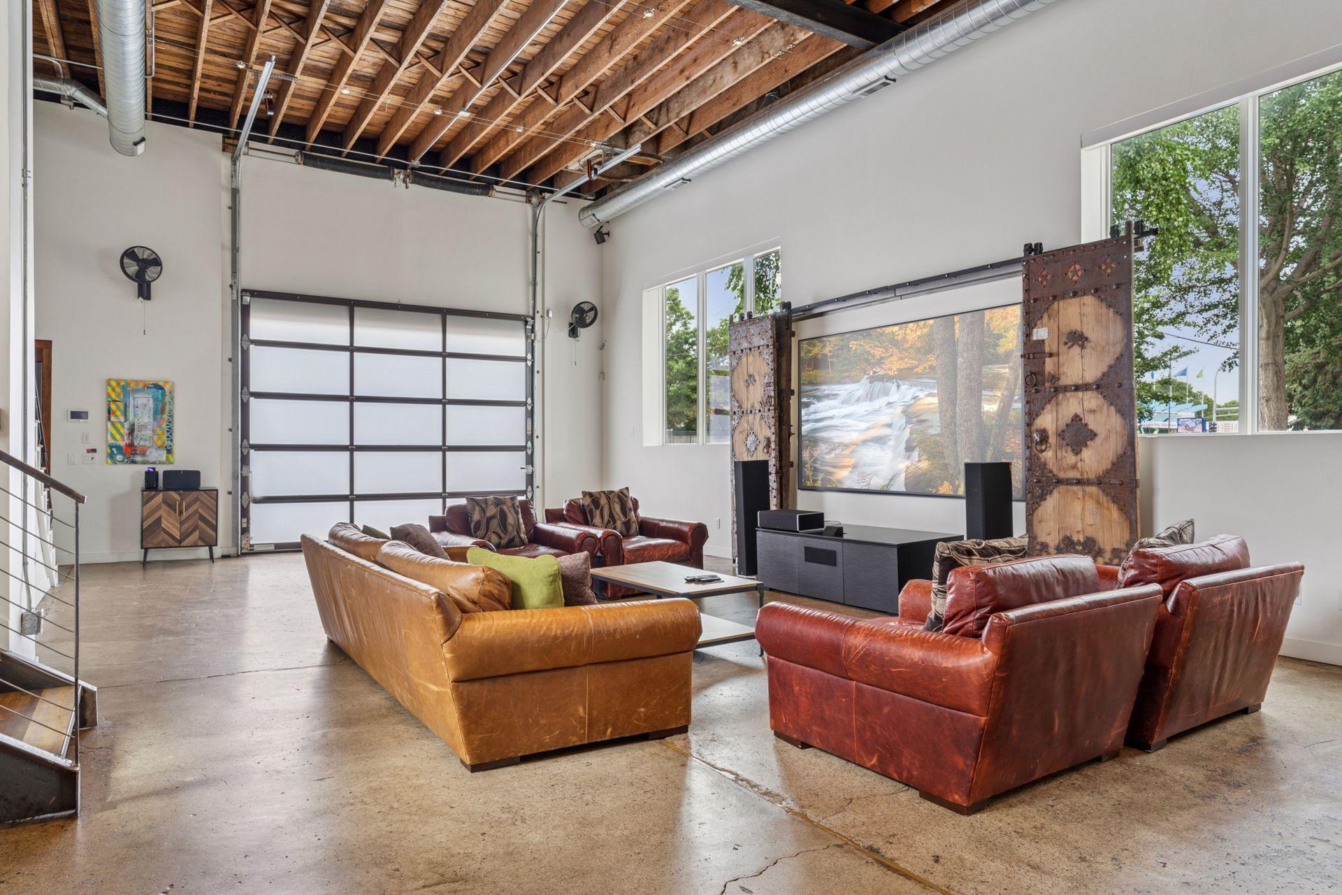 1290 Snelling Avenue N