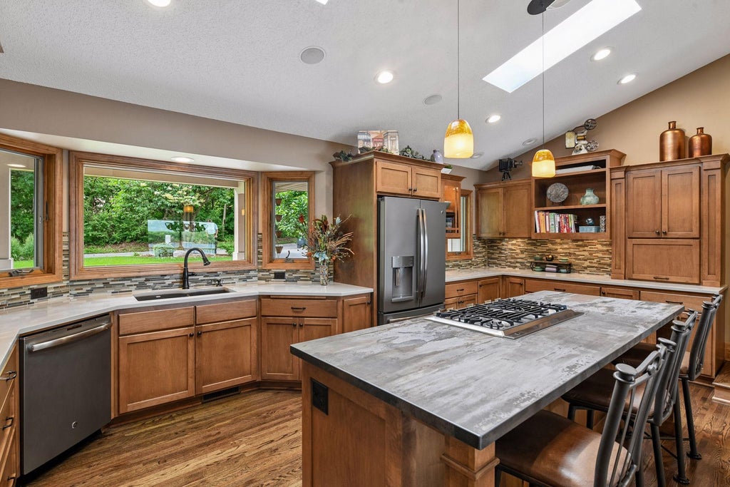 Photo of 920 Pershing Circle, Burnsville, MN 55306 (MLS # 7097325)