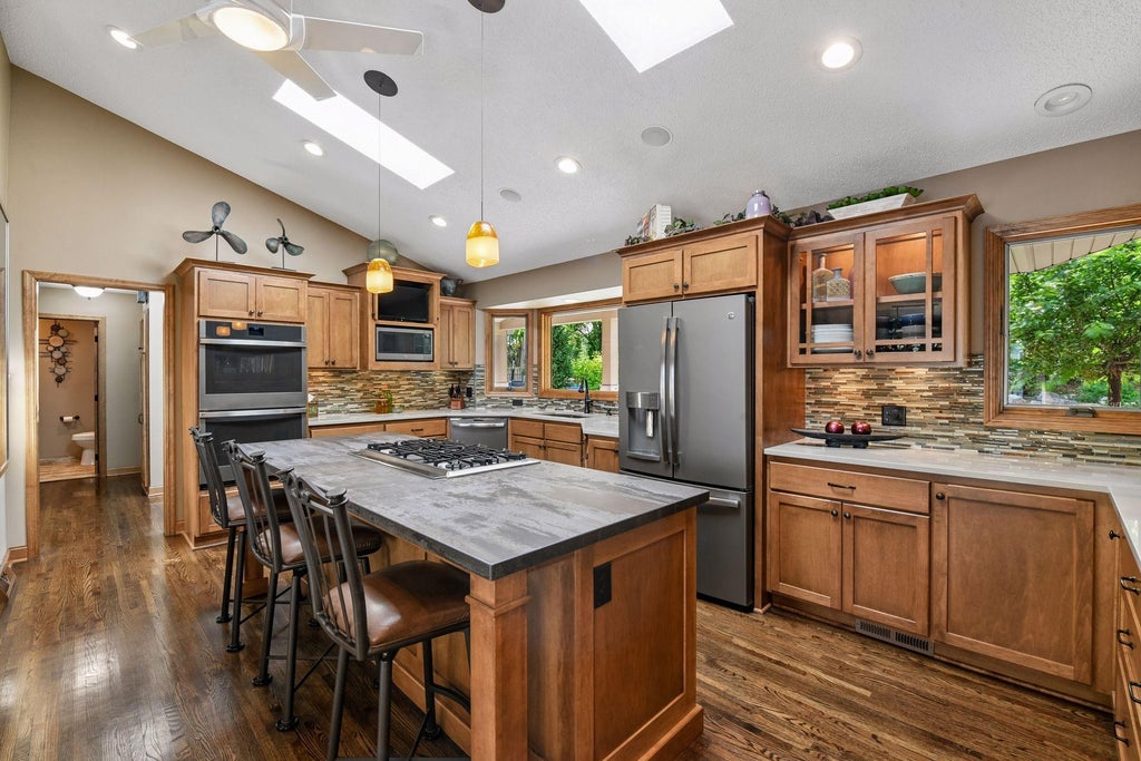 Photo of 920 Pershing Circle, Burnsville, MN 55306 (MLS # 7097325)