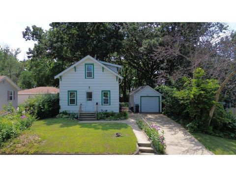 Photo of 904 14th Avenue NE, Austin, MN 55912 (MLS # 6807321) Photo of 904 14th Avenue NE, Austin, MN 55912 (MLS # 6807321)