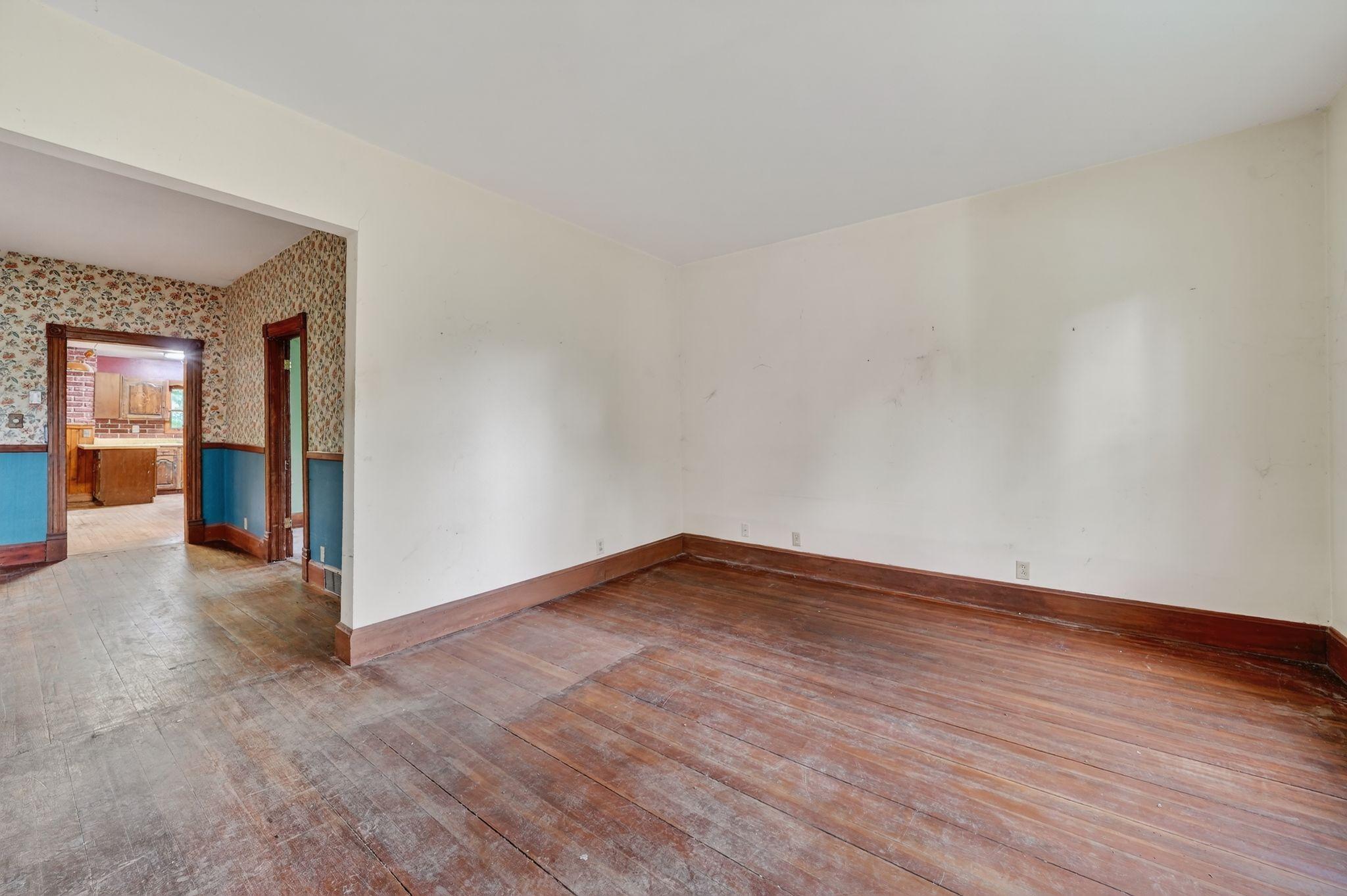 1216 County Road C E