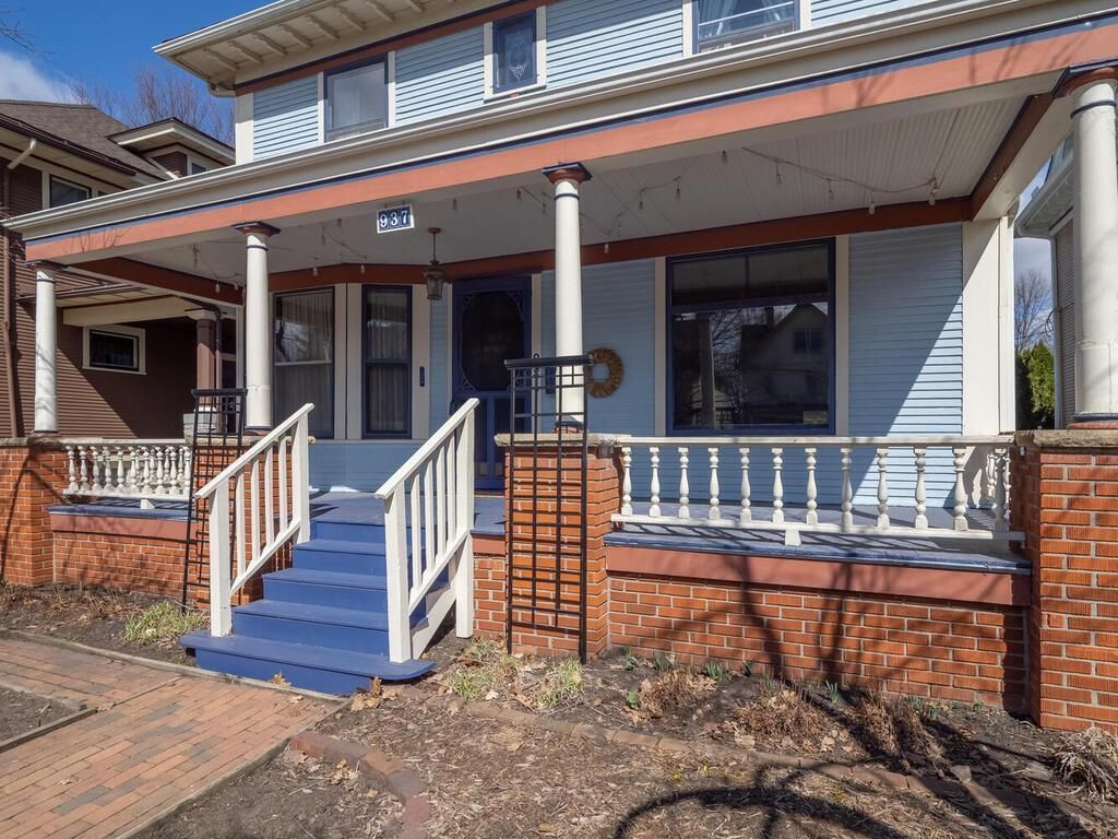 Photo of 937 Laurel Avenue, Saint Paul, MN 55104 (MLS # 7014134)