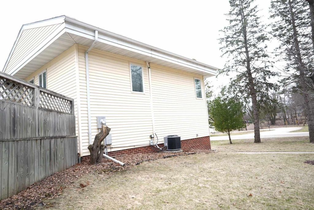 Photo of 2200 10th Avenue SW, Austin, MN 55912 (MLS # 7009629)