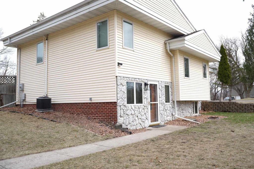 Photo of 2200 10th Avenue SW, Austin, MN 55912 (MLS # 7009629)