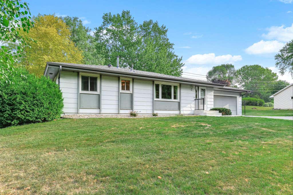 Photo of 104 Meadow Circle N, Burnsville, MN 55337 (MLS # 7132691)