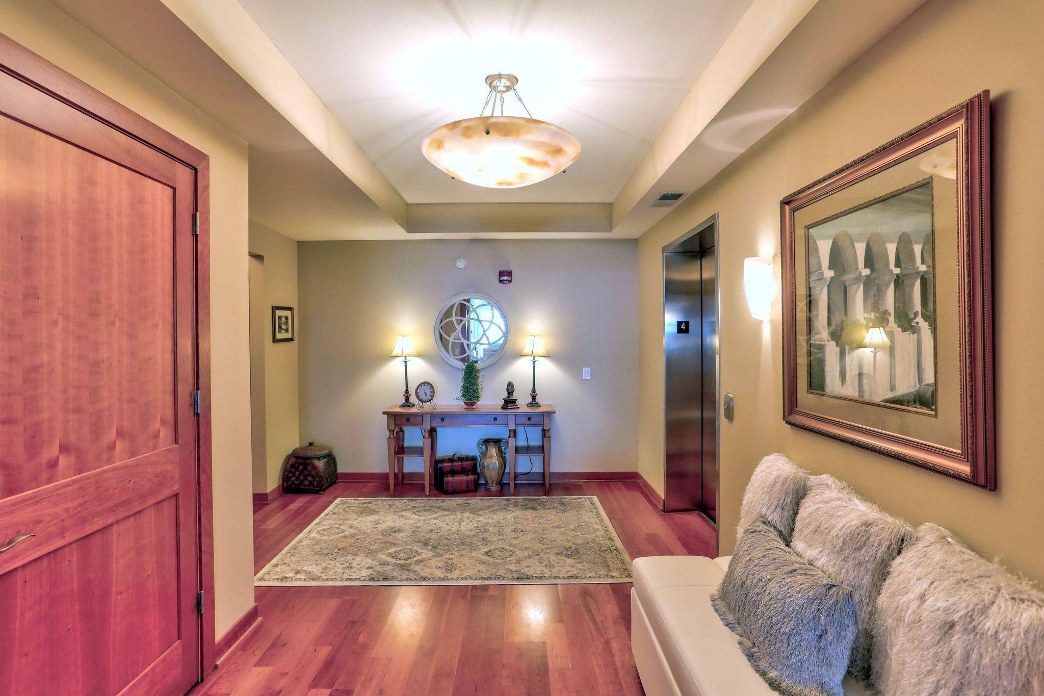 1070 Grandview Court NE 406