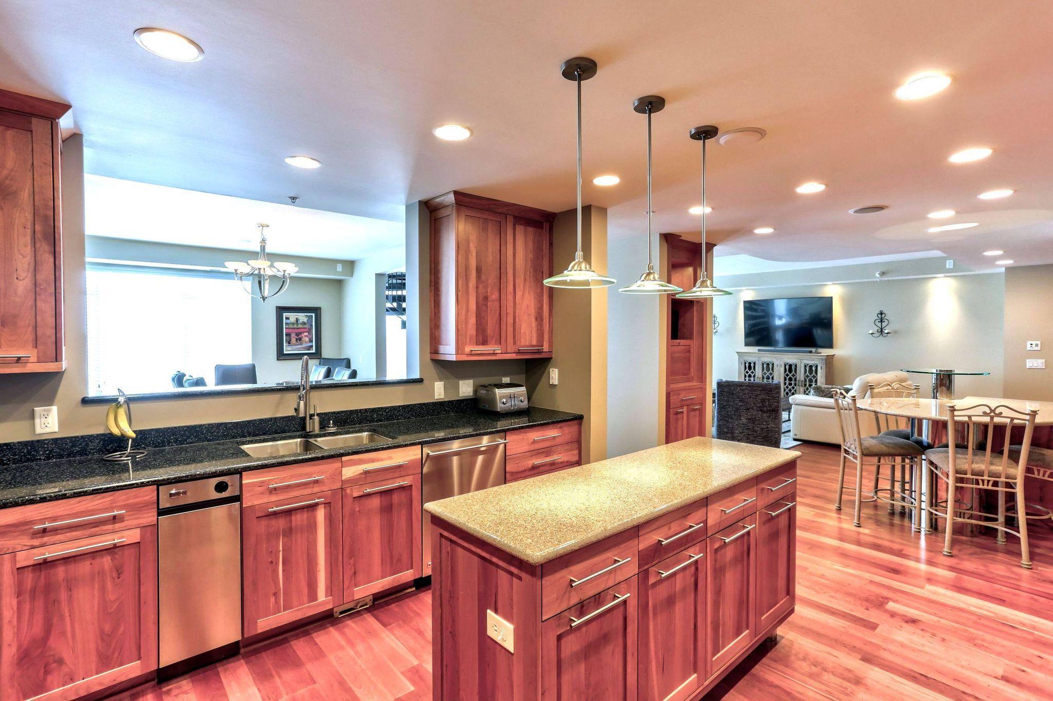 1070 Grandview Court NE 406