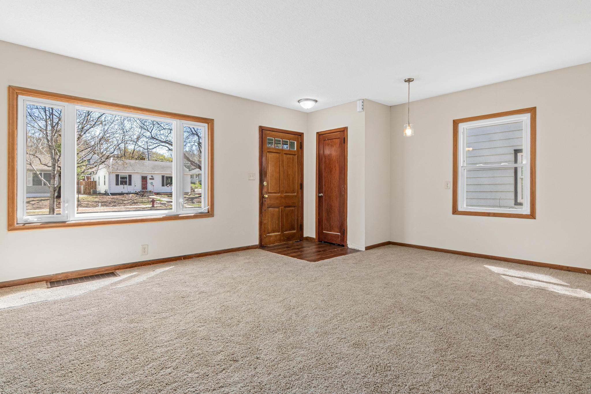 142 Van Buren Avenue S