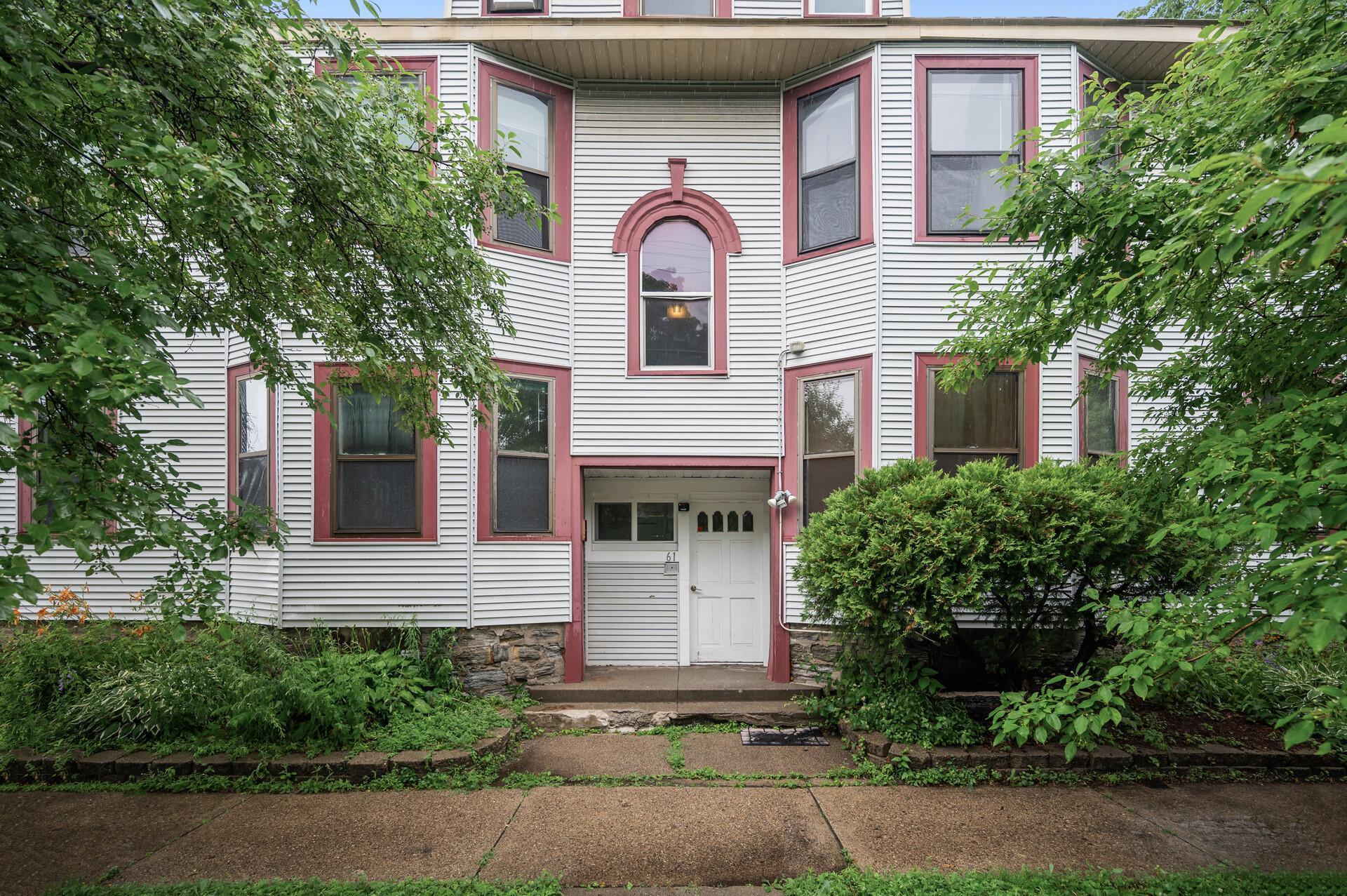 61 Delos Street W